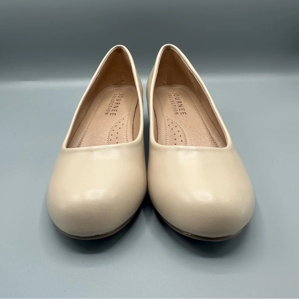 Journee Collection Round Toe Pump Women's Size 9 Nude Beige